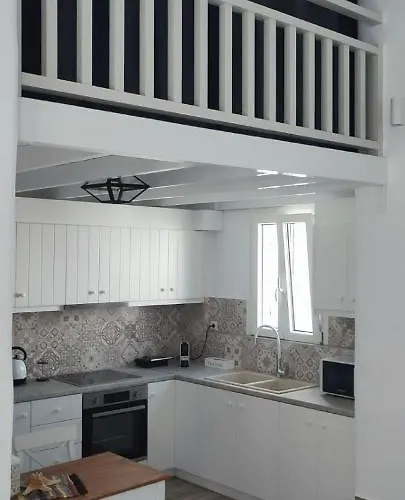 Isavella's House Pera Gyalos